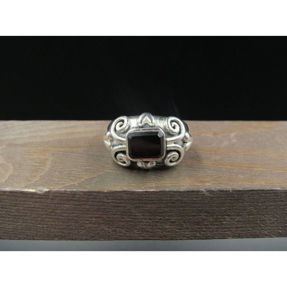 Size 8 Sterling Silver Heavy Black Onyx Gem With Scrolled Hearts Band Ring